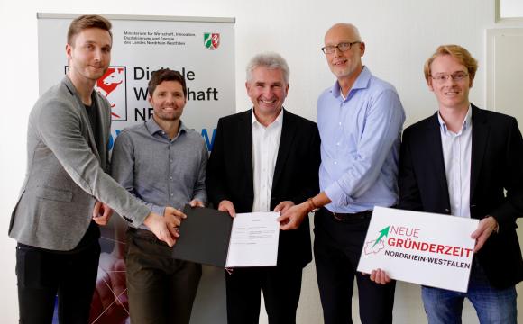 Hub Management Team mit Prof. Andreas Pinkwart (Foto: MWIDE NRW/R. Sondermann)
